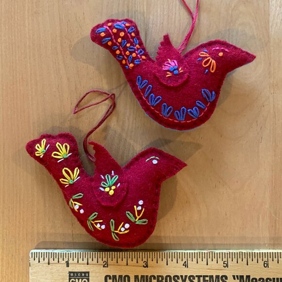 Pair of Hand Embroidered BIRD ORNAMENTS. NEW (Lot 7) - Picture 4 of 4